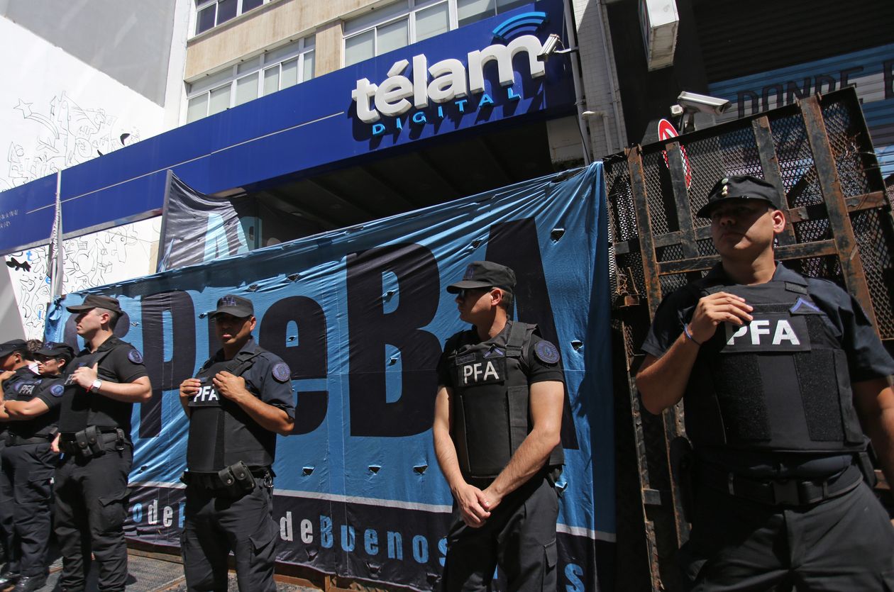 La Agencia de Noticias Télam continúa cerrada y la intervención oficial resolvió abrir retiros voluntarios para achicar la estructura.
