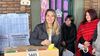 Carolina Losada emitiendo su voto