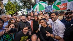 Fernando Espinoza junto al gabinete bonaerense.