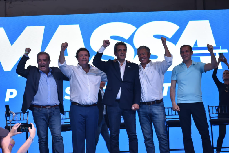 Sergio Massa con Alberto Weretilneck y Rolando Figueroa, gobernadores electos de la Patagonia.