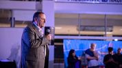 La campaña de Ricardo Quintela: equipo chico, mensaje zen a CFK y el patrocinio de Bugliotti en Córdoba