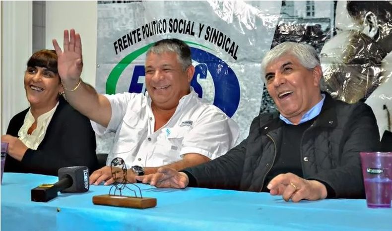 Hugo Moyano junto a su hija Karina Moyano y el titular del CET, Octavio Arguello.