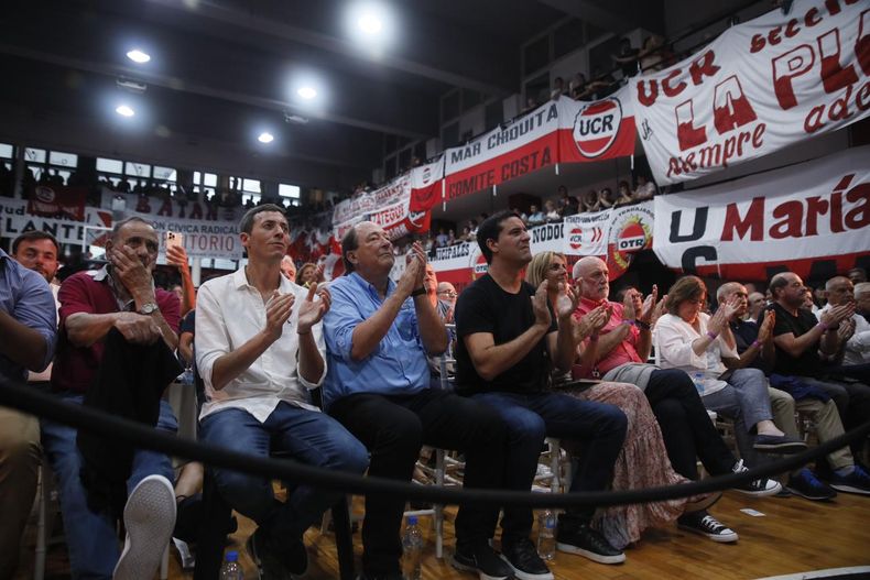 Dirigentes y militantes de la UCR.
