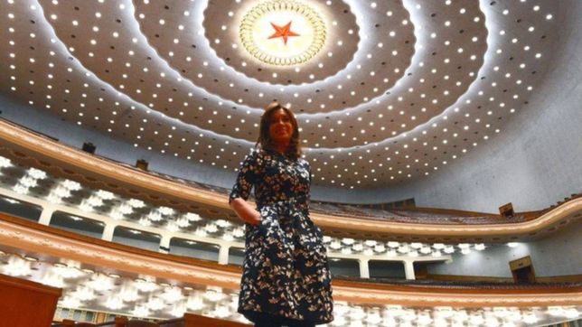 a pie desde china y sin silla de ruedas