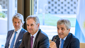 El ministro de Economía, Luis Toto Caputo, y su mano derecha Juan Pazo comparten intereses en la compañía Invernea. El ministro de Economía, Luis Toto Caputo, y su mano derecha Juan Pazo comparten intereses en la compañía Invernea.