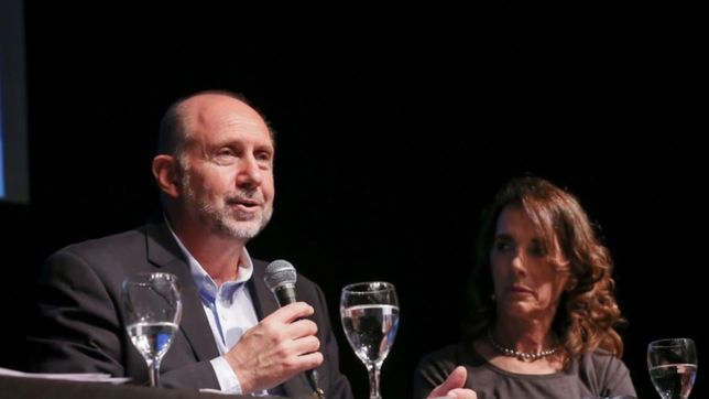 al lado de perotti, bielsa aviso que no esta garantizado el traspaso de votos