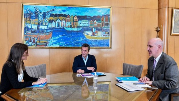 A pesar del festejo de Massa, faltan U$S 500 millones para el piso del dólar soja