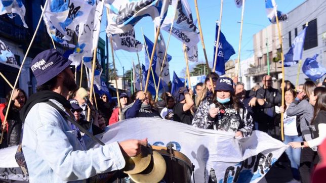 una previa con remeras de cristina, maradona y peron: ninguna de fernandez