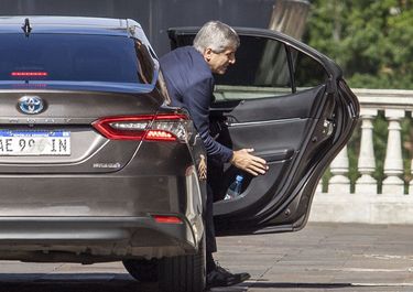 Toto Caputo presiona con el IPC para sostener un relato que ya ni siquiera es tal cosa.