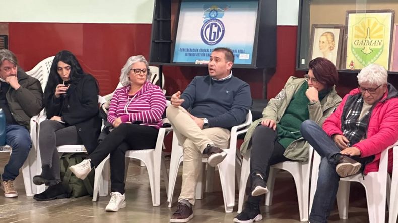 Gustavo Fita, diputado provincial y actual presidente del PJ Chubut, en una reunión de la CGT Saúl Ubaldini, la cual encabeza, en Comodoro Rivadavia.