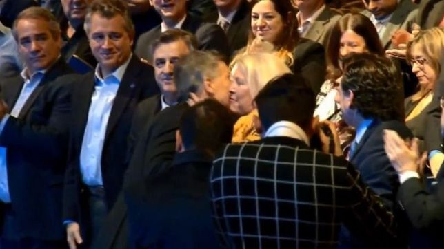 carrio aviso que va a amigarse con macri cuando le saque a garavano