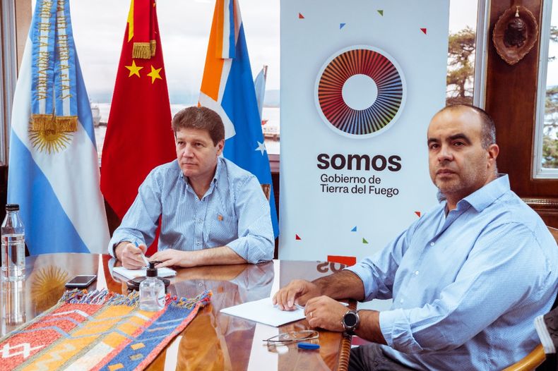 Gustavo Melella y Alejandro Aguirre, ahora exministro de Energía.