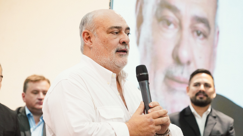 Ricardo Colombi no se resigna y pelea por la conducción del radicalismo en Corrientes. 