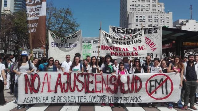medicos bonaerenses exigen a vidal que cumpla con la clausula de revision