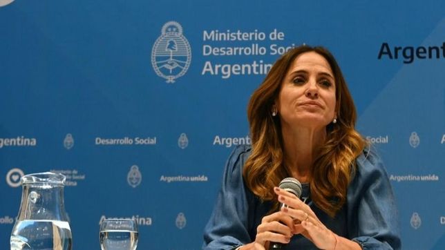 tolosa paz, bajo fuego amigo a discrecion y con rebeliones en su granja