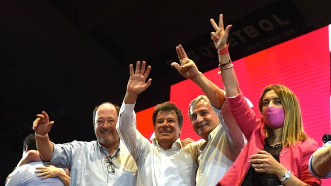 en ferro, manes se puso el traje de alfonsin para saltar a la cancha de 2023