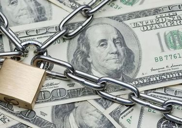 El cepo al dólar en la era Javier Milei y Toto Caputo