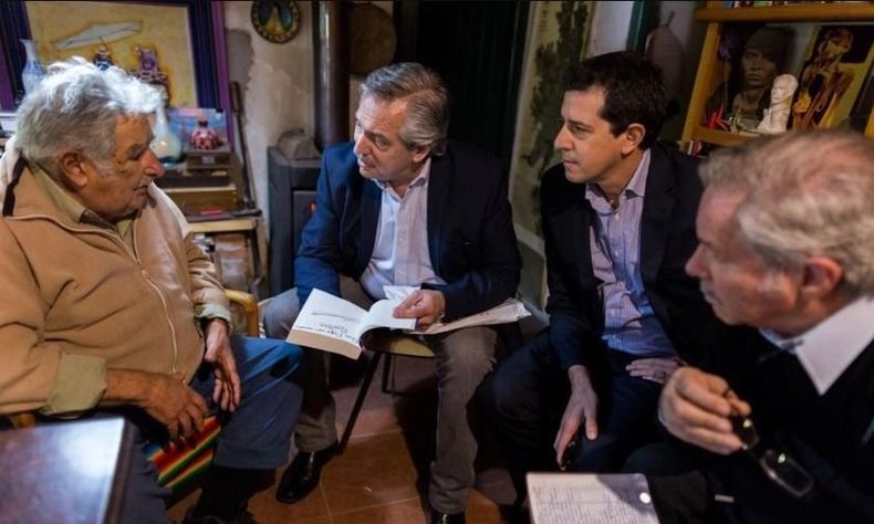 alberto fernandez Pepe Mujica sola Wado de Pedro