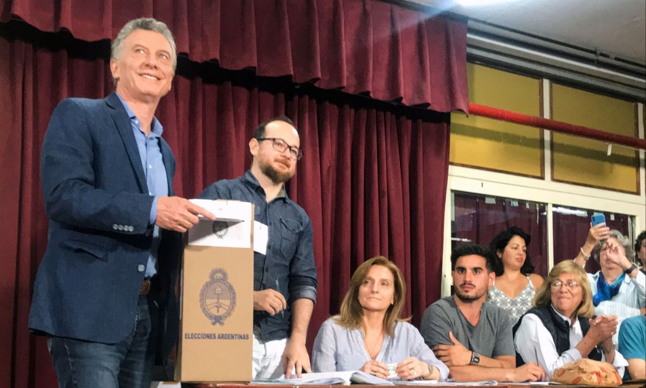 Macri votando