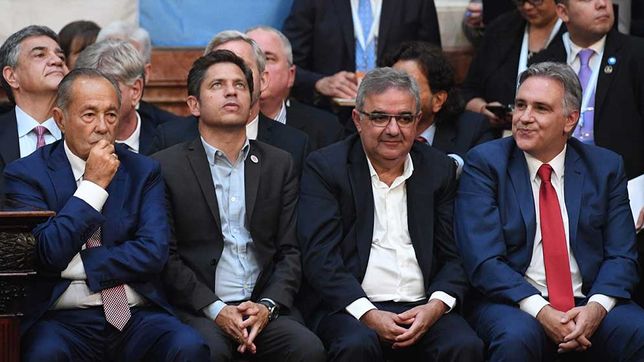 Axel Kicillof, Martín Llaryora y otros mandatarios en la Asamblea Legislativa. 