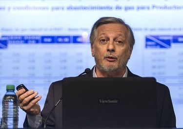 Aranguren adelantó el tarifazo en el gas y buscan frenarlo con un amparo