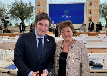 Presidente Javier Milei y Kristalina Georgieva, jefa del FMI.