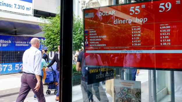 Peleas con inversores y más tensión en el mercado después del default de Macri