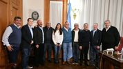 el peronismo se colgo del chaleco de manzur, que pide silla en la mesa nacional