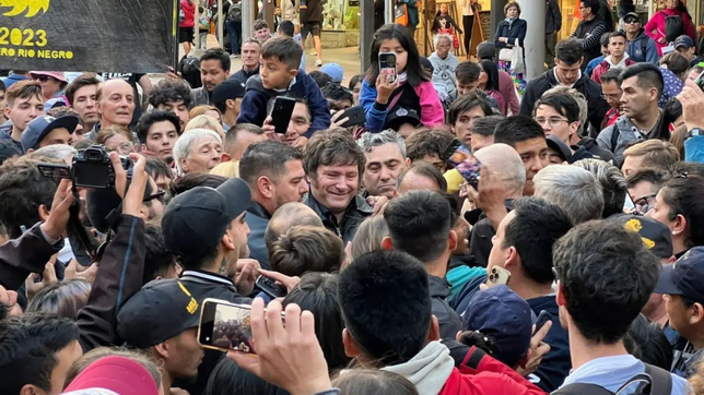 Javier Milei en su paso por San Carlos de Bariloche, Río Negro, a principios de 2023.