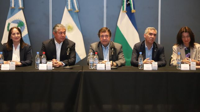 Rolando Figueroa y Alberto Weretilneck reunión de gabinete conjunto. 
