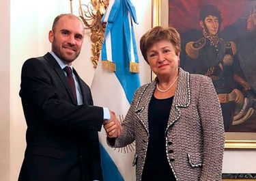 Minitriunfo de Guzmán: Argentina recibirá U$S1.300 M de un fideicomiso del FMI
