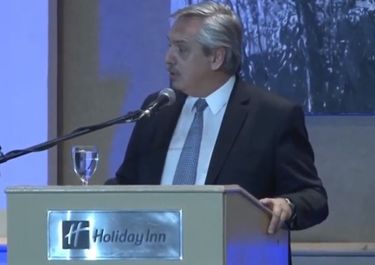 Fernández y el debate: un autodidacta confiado en su prédica, pero larguero