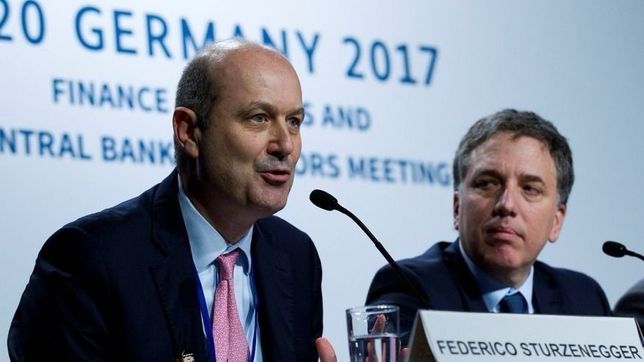 dolar a $19, un deseo del gobierno que se disfraza de polemica e internas