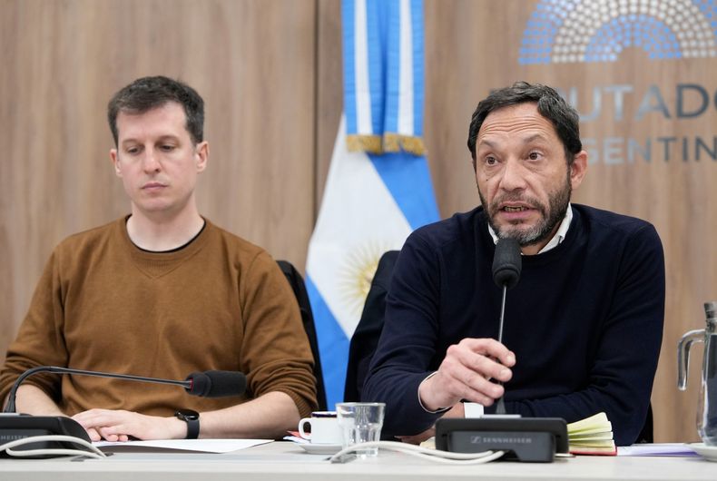 Juan Marino (UP) y Maximiliano Ferraro (CC), referentes de la oposición en la comisión $Libra. Estuvieron en la reunión con el fiscal Eduardo Taiano. 