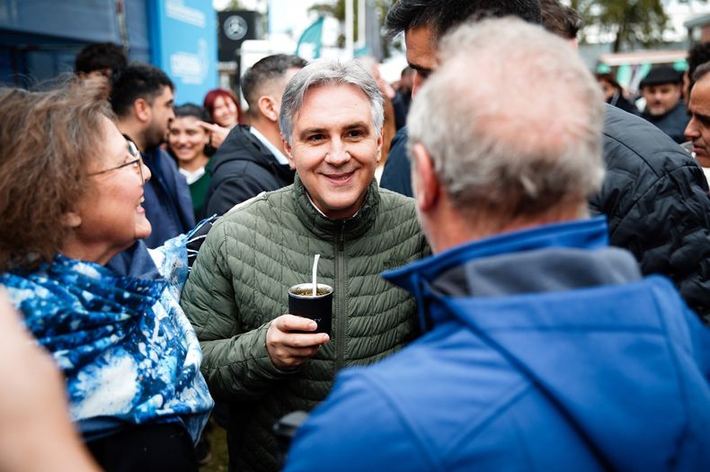 Martín Llaryora, en una gira de gestión por el Gran Córdoba