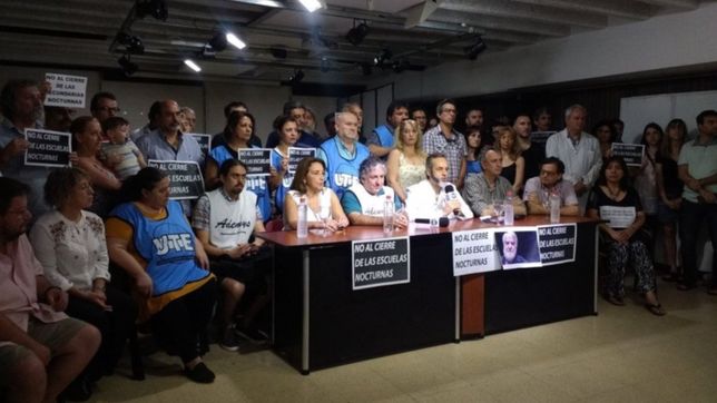los docentes van al paro contra el cierre de las escuelas nocturnas