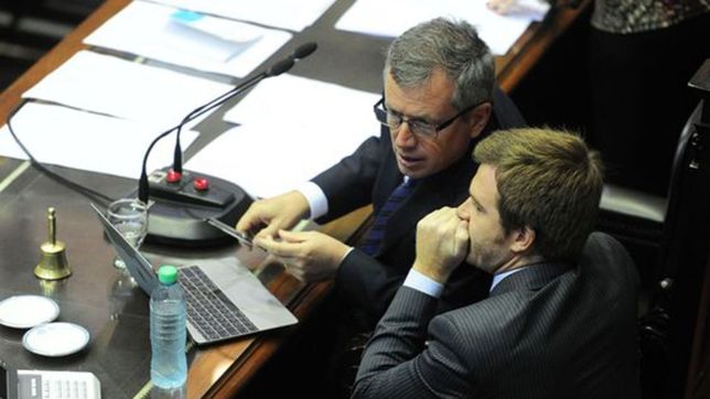 el efecto caida del gobierno tambien llego al congreso