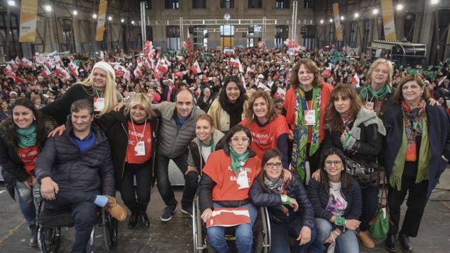 chocan mujeres verdes de la ucr y cornejo por la consulta popular