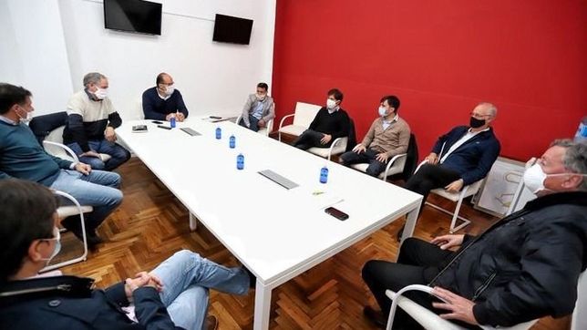 la cocina de la decision de aprobar o no la hora recreativa en las intendencias bonaerenses