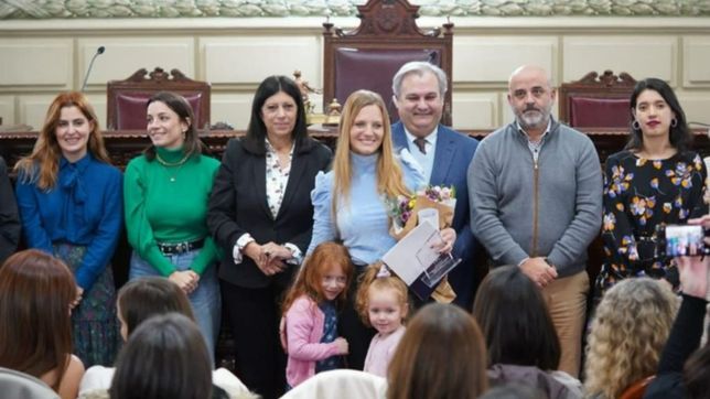 reconocen a periodista de letra p por su lucha por la igualdad de genero