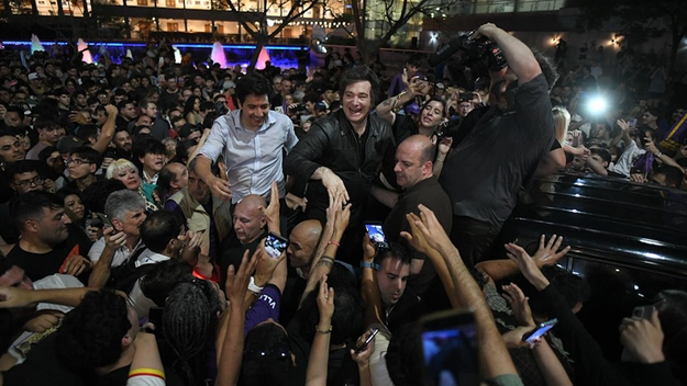 Javier Milei junto a Gonzalo Roca y Karina Milei, en su última visita a Córdoba. Javier Milei junto a Gonzalo Roca y Karina Milei, en su última visita a Córdoba.