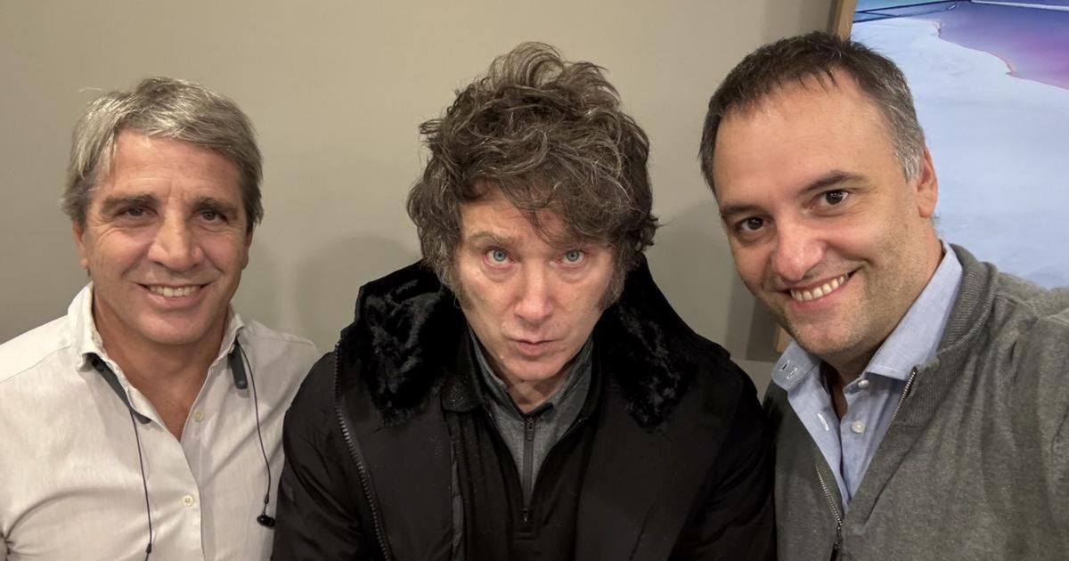 Manuel Adorni apuntó a quienes desean que el Presidente no sea Presidente y  que la Argentina estalle