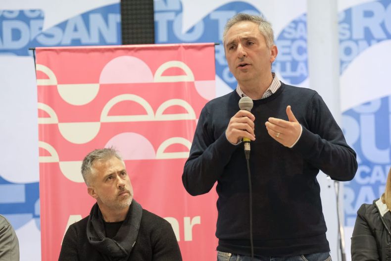 Andrés Larroque con el exdiputado provincial Leandro Busatto.&nbsp;