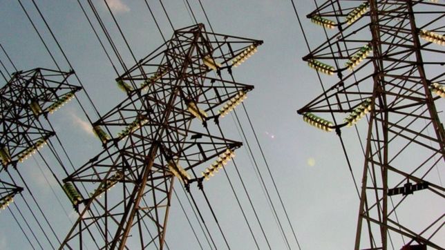 la suspension de una obra electrica deja a 400 operarios sin trabajo