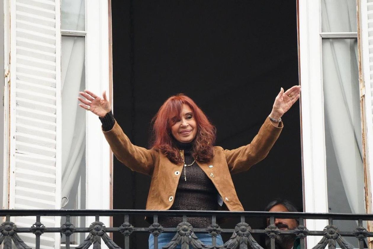 La Cámpora explotó cuando CFK salió al balcón. 