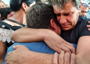 Manes, con destino MDQ, lejos del cliché y cerca de intendentes