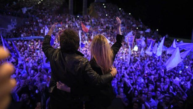 Javier y Karina Milei preparan el camino para pintar el país de violeta, esta vez mirando a las gobernaciones.&nbsp;