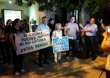 Ajuste de Vidal en el aula: alerta ante la baja de los bachilleratos de adultos