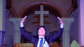 Javier Milei en un templo evangélico de San Juan