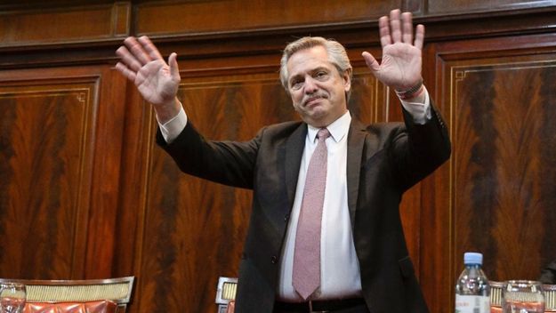 Riesgo 28-O: Fernández promete cuidar los depósitos en dólares